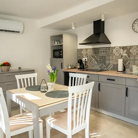 Tuenderkert Дьюла